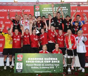 Młodzi piłkarze z Gimnazjum Sportowego w Gliwicach wygrali turniej Coca-Cola Cup 
