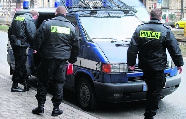 Gdy policjanci ich bili, włączyli dyktafon