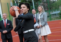 Minister Mucha na otwarciu Orlika przy SP nr 6 w Lublinie