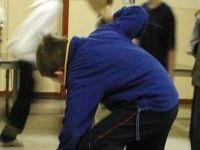 Poradnik "Między lekcjami", aby przeciwdziałać przemocy w szkole