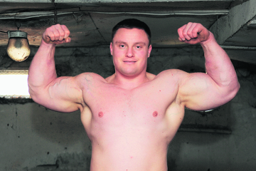Uczeń „Pudziana” dogania mistrza! Najsilniejszy człowiek świata mieszka w Głownie