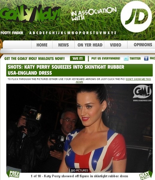 Strój Katy Perry był bardzo obcisły...
