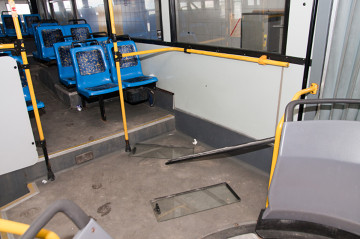 Kibole Legii zdemolowali krakowskie autobusy [zdjęcia]