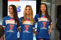 Kolejorz Girls zaprezentowały nowe koszulki Lecha Poznań (GALERIA)