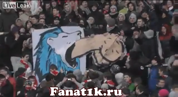 Kibice włożyli wielkiego penisa maskotce rywali! [Video]