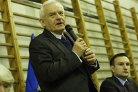 Leszek Miller pomaga uratować Gimnazjum nr 24 w Poznaniu