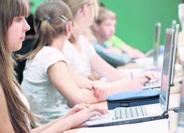 Uczniowie musieli rozwiązywać sprawdzian z informatyki bez użycia komputera