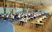 Sprawdzian szóstoklasisty 3 kwietnia 2012. Uczniowie rozpoczynają pisać test o godz. 9